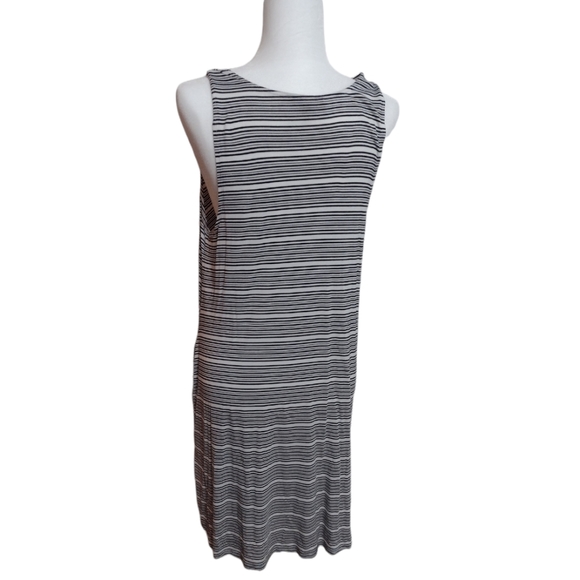 💕4 for $30💕 Swing dress with pockets - Picture 2 of 5